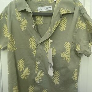 Bundle of 2 Zara boys summer button down shirts size 3-4 EUC